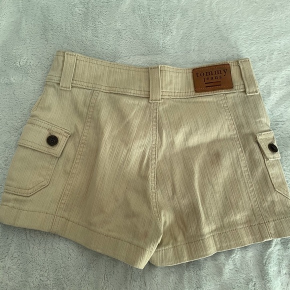 Tommy Hilfiger Vintage shorts. Can fit 26 or 27! - Picture 3 of 3